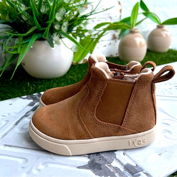 UGG Other - UGG Hamden II Chestnut
Suede Boots baby size  9 gently worn